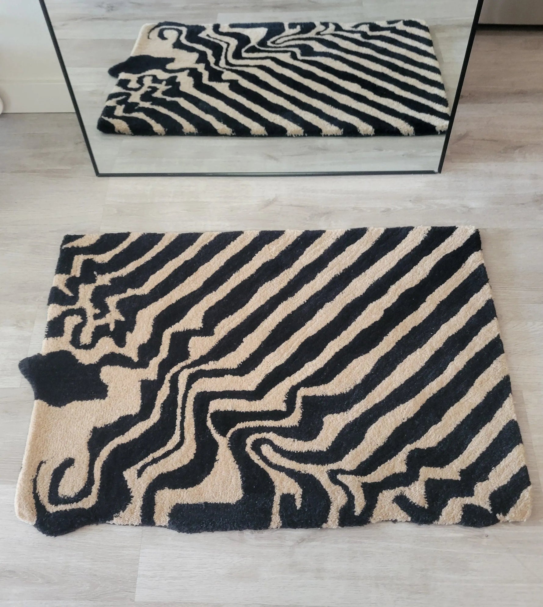 Black and Tan Melting Hand Tufted Wool Rug