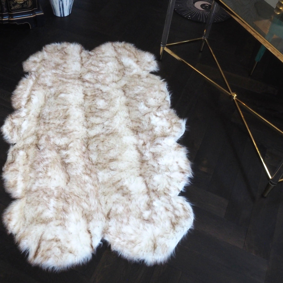 4' x 6' Animal Shape Artificial Wool Faux Fur Accent Area Rug - Brown Tipped White