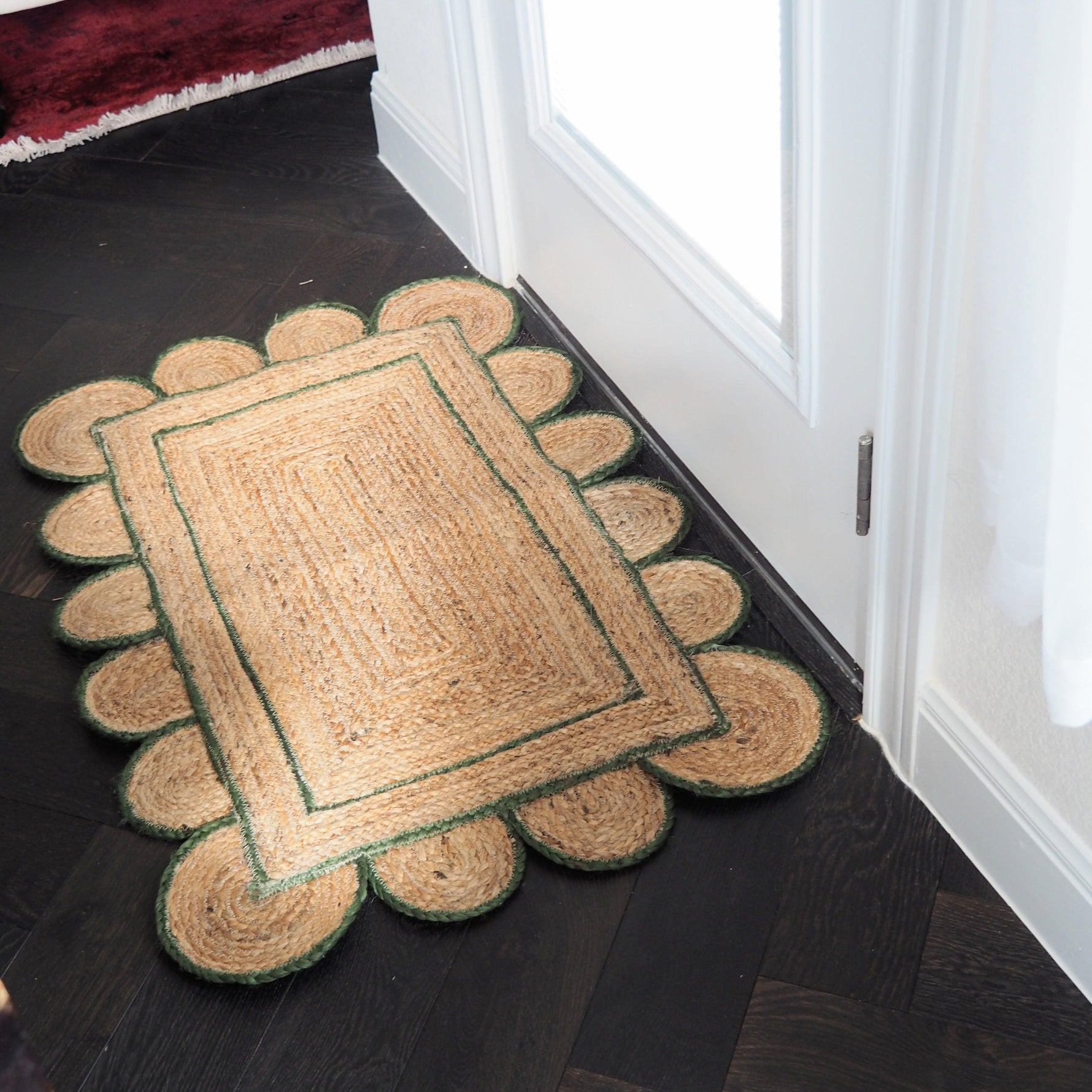 Handmade Olive Green Scalloped Border Jute Rug