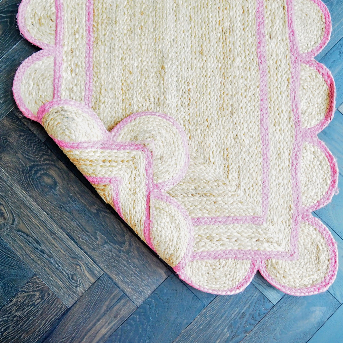 Handmade Pink Scalloped Jute Rug