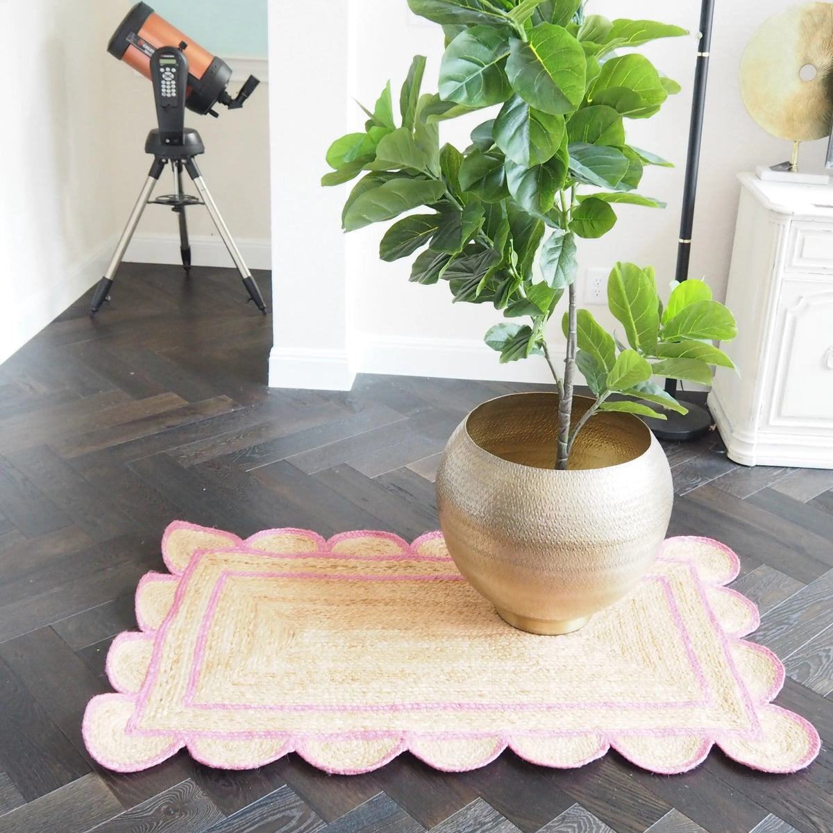 Handmade Pink Scalloped Jute Rug