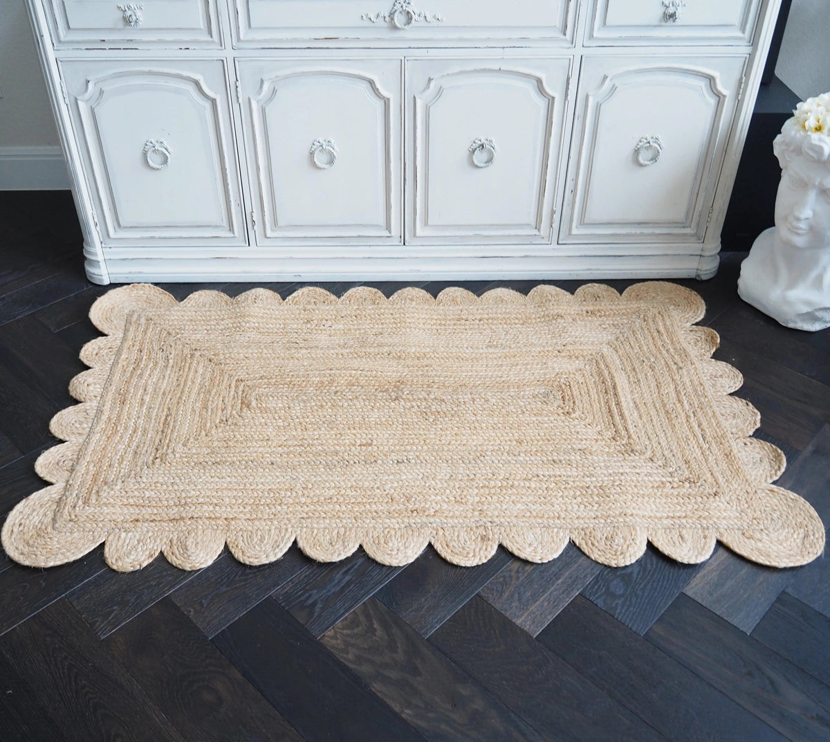 Handmade Scalloped Jute Rug - Natural White